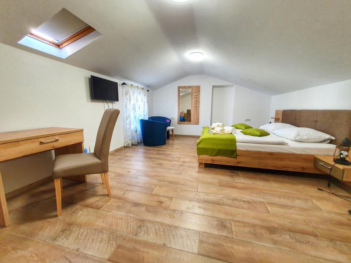 Bed & Breakfast Daniela Veleniki Exterior photo